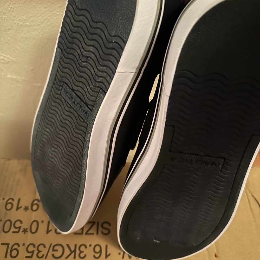 EUC. Men’s  navy blue Nautica shoes - Picture 2 of 2